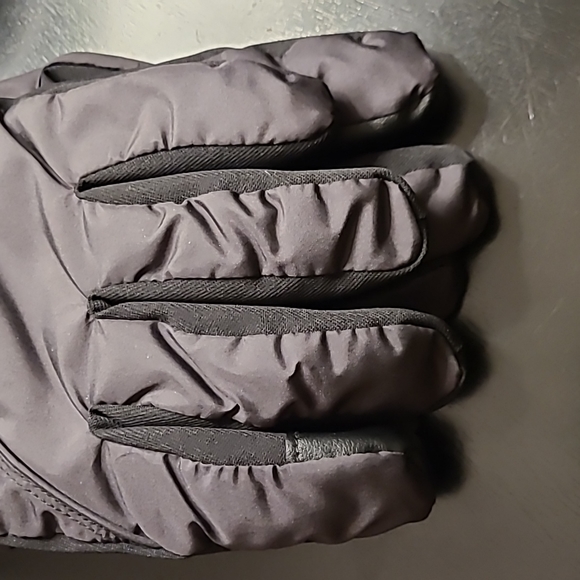Isotoner touchscreen waterproof gloves - Picture 3 of 11